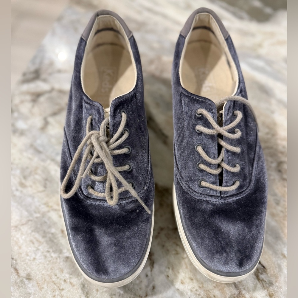 EUC barely worn Keds Women's blue Velvet classic shoe